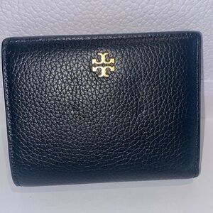 NWT Tory Burch Blake Color Block Pebbled Leather Wallet in Black